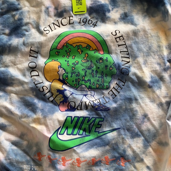 Nike tie-dye “It’s a Revolution.” Series. (SMALL) - Picture 4 of 5